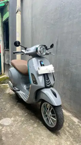 Vespa Primavera Grey 2022