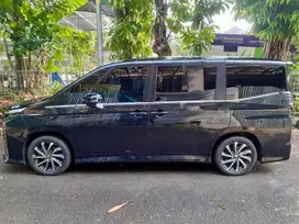 Toyota Voxy 2023 Bensin