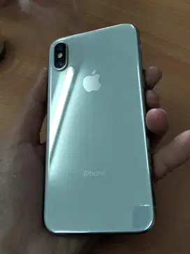 iphone X 64GB —