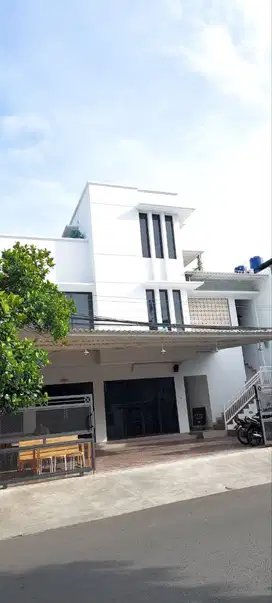 Disewakan Bangunan 3 Lantai Strategis Ex Kuliner di Jakarta timur