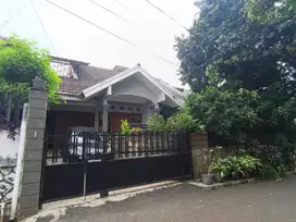 Rumah Lama Asri Di Jl Johari Kebayoran Lama Jakarta Selatan