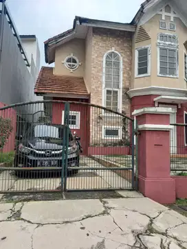 Rumah Standard Lokasi Bagus Halaman Belakang Luas Kencana Loka BSD cit