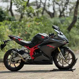 HONDA CBR 250RR NON ABS HITAM 2018 KM 12K PAJAK PANJANG SUPER GRESS!