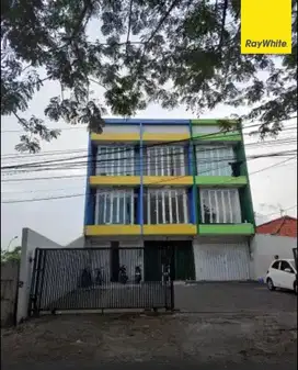 Disewakan Ruko 3 lantai di Jalan Raya Kuwukan Surabaya Barat