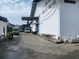 Gudang di tengah kota disewakan