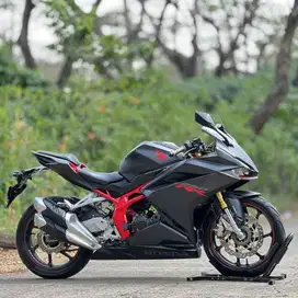 HONDA CBR 250RR ABS HITAM 2019 KM LOW PAJAK PANJANG SIAP NGEBUT