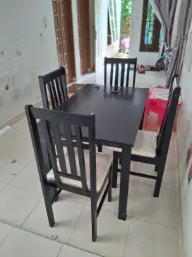 Jual dining srt (meja dan keursi makan, masih mulus)