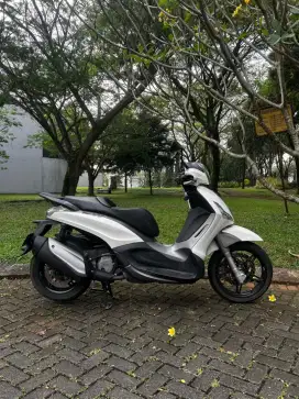 Piaggio Beverly 350 Sport Touring