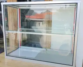 Dijual Etalase Seperti Baru