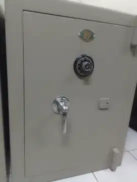 Jual murah Brankas untuk keamanan dokumen penting anda