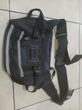 Tas pinggang multifungsi pria