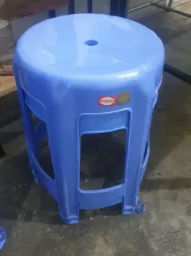 Meja dan kursi , etalase bekas