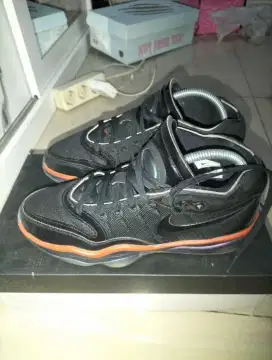 SEPATU BASKET NIKE