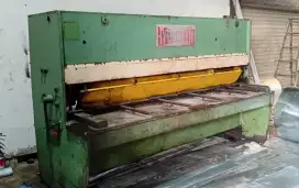 Mesin Potong Plat (240cm)