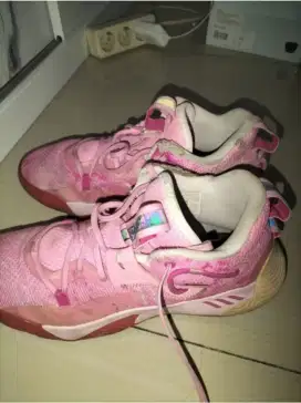 SEPATU BASKET ADIDAS