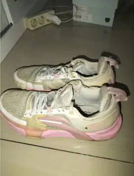 SEPATU BASKET WANITA