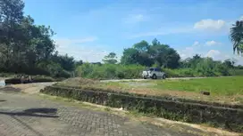 Tanah Jogja Hook Pinggir Jalan 1Km Kampus UNRIYO Maguwoharjo SHM