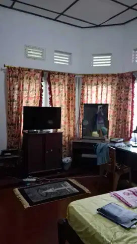 DIJUAL RUMAH ASRI DI TENGAH KOTA; JL VETERAN, BANDUNG    ^INA