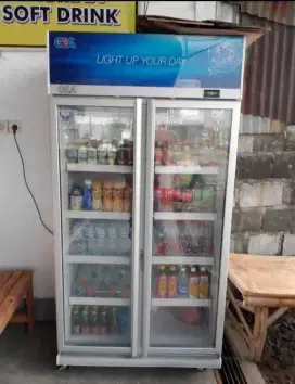 Showcase 2 Pintu Gea Super Dingin dan original segel