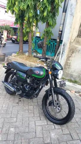KAWASAKI W175 CAFE KREDIT DP 1JUTA