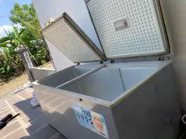 Freezer box 1200 liter super dingin dan beku tinggal pake saja