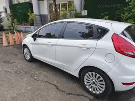 dijual Ford fiesta trend 1.4 atas nama saya sendiri