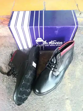 Sepatu pria elegan
