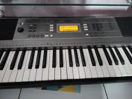 YAMAHA PSR - e353