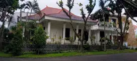 Dijual tanah dan bangunan rumah 2 tingkat di Riverside Malang