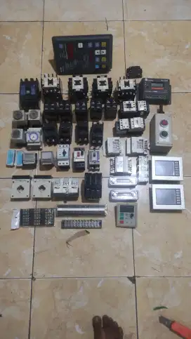Kontaktor,relay,timer,breaker,dan lain lain