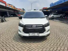 Toyota Venturer 2.4 Diesel AT 2018 Putih Solar