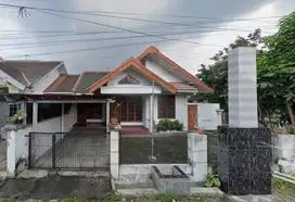 Rumah Hook Luas 216 m2 dekat Jl Raya Tajem Maguwo langsung Pemilik