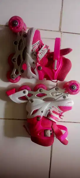Sepatu roda anak-anak