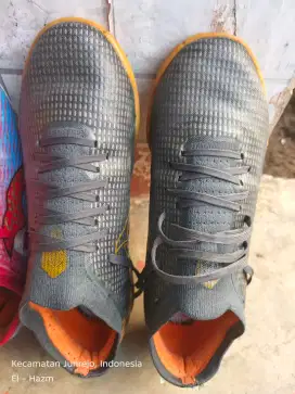 Sepatu futsal catalyst v3 ukuran 43