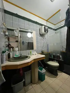 Rumah 1,5 lantai di Griya Loka lokasi strategis dekat stasiun & tol