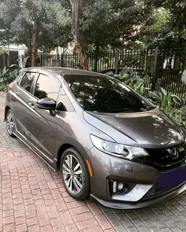 Honda Jazz RS 1.5 AT Abu-Abu