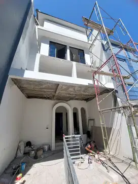 Rumah baru minimalis 2 lantai murah di perumahan kertomenanggal