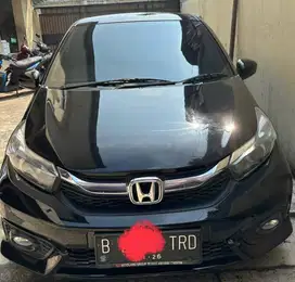 Di jual honda brio E cvt 2021 masih mulus km rendah milik pribadi