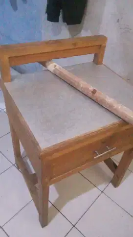 Meja untuk ngadon mie pasta
