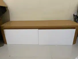 Laci gantung bawah tv