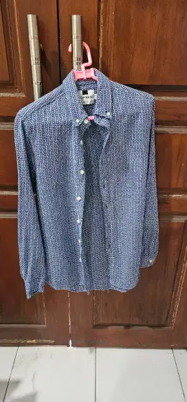 Kemeja cowok warna biru muda