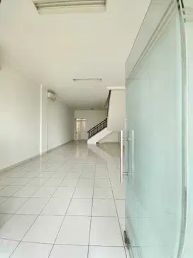 Jual ruko 3 lantai kawasan ramai Graha Boulevard, Gading Serpong
