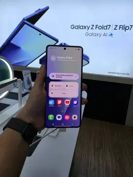 Samsung Z Flip7 kondisi baru