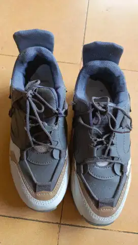 Sepatu sneakers wanita Korea