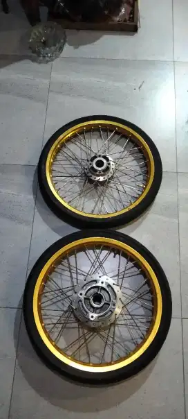 velk jari jari ninja R atau RR