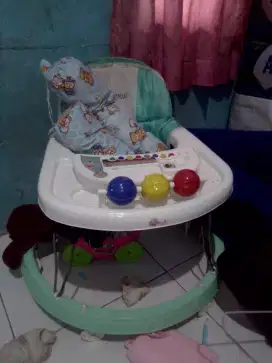 Baby Walker  ada musik nya normal