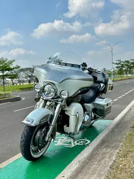 Harley davidson FLHTCU