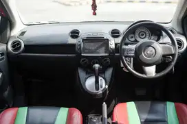 Mazda 2 R 2011 AT