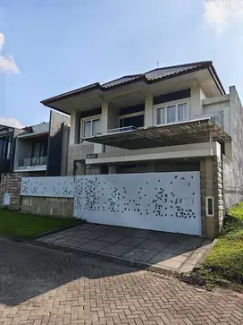 Murah!! Rumah Mewah Furnished di Boulevard Araya Golf Luas 375 m2