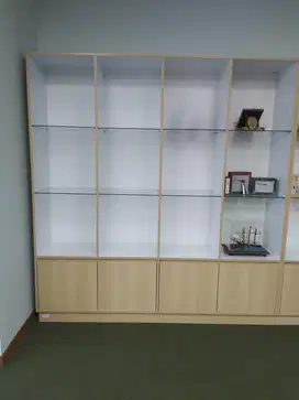 Lemari Hias, Display, Pembatas